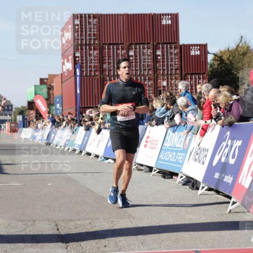 03.10.2025 - Köhlbrandbrückenlauf Jannik Wohlers http://msf.ph/oto/9112951 03.10.2025 13:01:07 Ziel 4039, 4069, 4140, 4177, 4407, 4425, 4512, 5779, 6614 meine-sportfotos.de