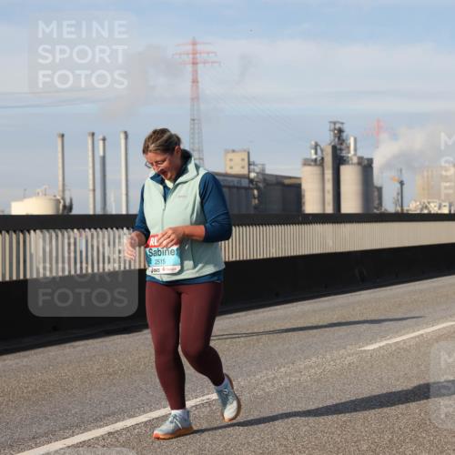 03.10.2025 - Köhlbrandbrückenlauf Lena Gebhardt http://msf.ph/oto/9112957 03.10.2025 10:16:46 Position 2 2515 meine-sportfotos.de