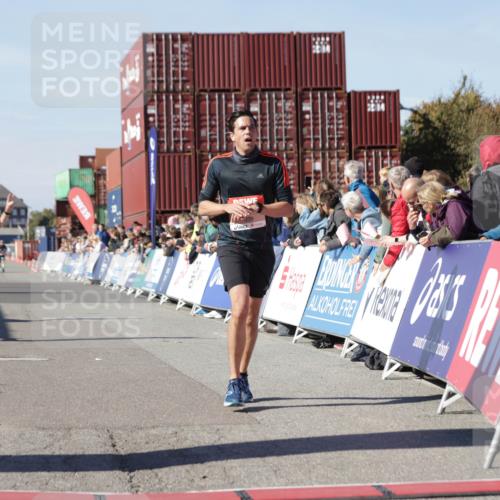 03.10.2025 - Köhlbrandbrückenlauf Jannik Wohlers http://msf.ph/oto/9112958 03.10.2025 13:01:07 Ziel 4039, 4069, 4140, 4177, 4407, 4425, 4512, 5779, 6614 meine-sportfotos.de