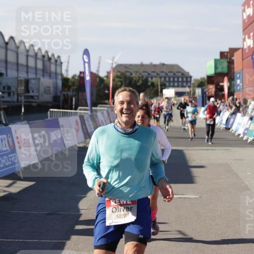 03.10.2025 - Köhlbrandbrückenlauf Jannik Wohlers http://msf.ph/oto/9112963 03.10.2025 13:31:34 Ziel 5065, 5171, 5222, 5425, 5511, 5518, 5519, 5598, 6072, 6597 meine-sportfotos.de