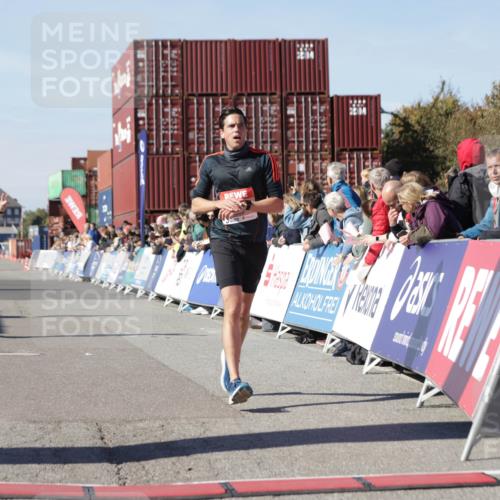 03.10.2025 - Köhlbrandbrückenlauf Jannik Wohlers http://msf.ph/oto/9112965 03.10.2025 13:01:07 Ziel 4039, 4069, 4140, 4177, 4407, 4425, 4512, 5779, 6614 meine-sportfotos.de