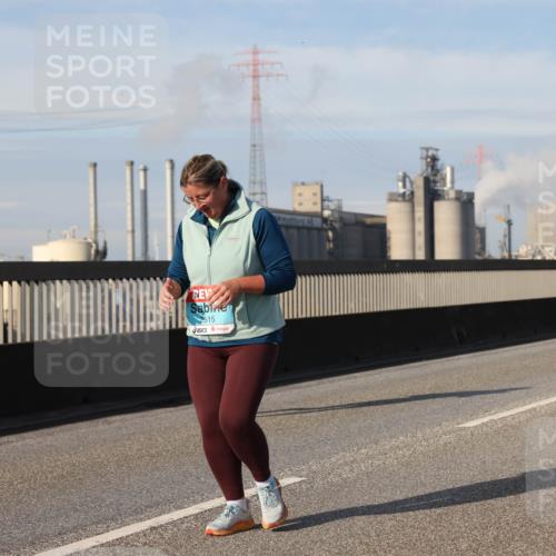 03.10.2025 - Köhlbrandbrückenlauf Lena Gebhardt http://msf.ph/oto/9112966 03.10.2025 10:16:46 Position 2 2515 meine-sportfotos.de