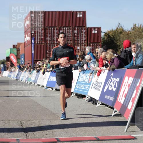 03.10.2025 - Köhlbrandbrückenlauf Jannik Wohlers http://msf.ph/oto/9112981 03.10.2025 13:01:07 Ziel 4039, 4069, 4140, 4177, 4407, 4425, 4512, 5779, 6614 meine-sportfotos.de