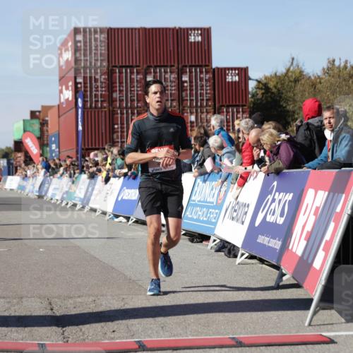 03.10.2025 - Köhlbrandbrückenlauf Jannik Wohlers http://msf.ph/oto/9112989 03.10.2025 13:01:07 Ziel 4039, 4069, 4140, 4177, 4407, 4425, 4512, 5779, 6614 meine-sportfotos.de