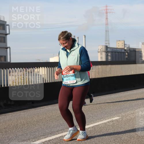 03.10.2025 - Köhlbrandbrückenlauf Lena Gebhardt http://msf.ph/oto/9112990 03.10.2025 10:16:46 Position 2 2515 meine-sportfotos.de