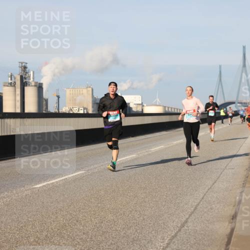 03.10.2025 - Köhlbrandbrückenlauf Lena Gebhardt http://msf.ph/oto/9112995 03.10.2025 09:42:38 Position 2  meine-sportfotos.de