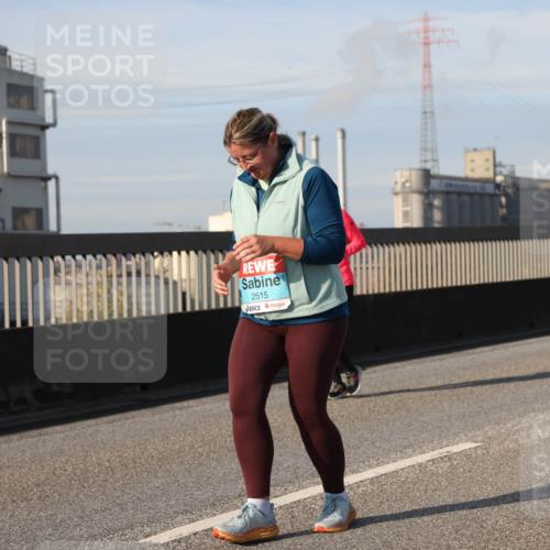 03.10.2025 - Köhlbrandbrückenlauf Lena Gebhardt http://msf.ph/oto/9113000 03.10.2025 10:16:46 Position 2 2515 meine-sportfotos.de