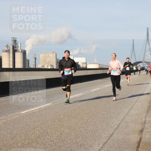 03.10.2025 - Köhlbrandbrückenlauf Lena Gebhardt http://msf.ph/oto/9113004 03.10.2025 09:42:38 Position 2 1251 meine-sportfotos.de