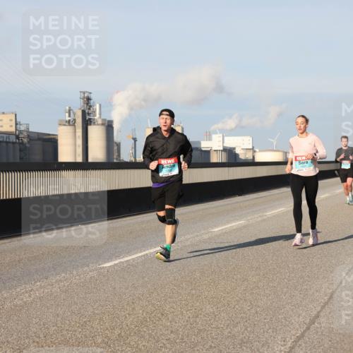 03.10.2025 - Köhlbrandbrückenlauf Lena Gebhardt http://msf.ph/oto/9113014 03.10.2025 09:42:38 Position 2  meine-sportfotos.de
