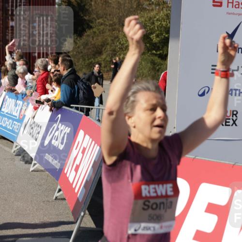 03.10.2025 - Köhlbrandbrückenlauf Jannik Wohlers http://msf.ph/oto/9113017 03.10.2025 13:31:34 Ziel 5065, 5171, 5222, 5425, 5511, 5518, 5519, 5598, 6072, 6597 meine-sportfotos.de