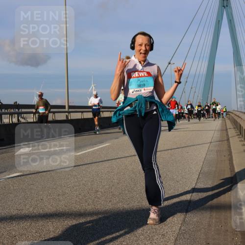 03.10.2025 - Köhlbrandbrückenlauf Strokosch-Dieckow http://msf.ph/oto/9113022 03.10.2025 09:46:53 Position 2 3818 meine-sportfotos.de
