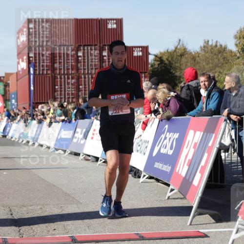 03.10.2025 - Köhlbrandbrückenlauf Jannik Wohlers http://msf.ph/oto/9113035 03.10.2025 13:01:08 Ziel 4039, 4069, 4140, 4407, 4425, 4512, 5779, 6614 meine-sportfotos.de