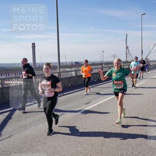 03.10.2025 - Köhlbrandbrückenlauf Michael Burmester http://msf.ph/oto/9113039 03.10.2025 12:54:57 Position 2 6701 meine-sportfotos.de