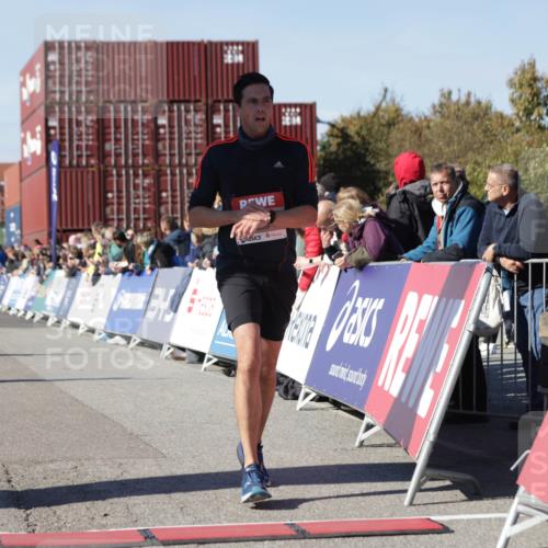 03.10.2025 - Köhlbrandbrückenlauf Jannik Wohlers http://msf.ph/oto/9113043 03.10.2025 13:01:08 Ziel 4039, 4069, 4140, 4407, 4425, 4512, 5779, 6614 meine-sportfotos.de