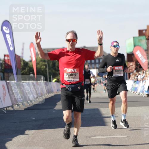 03.10.2025 - Köhlbrandbrückenlauf Jannik Wohlers http://msf.ph/oto/9113049 03.10.2025 13:01:09 Ziel 4039, 4140, 4407, 4425, 4512, 5779, 6614 meine-sportfotos.de