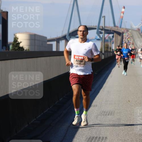 03.10.2025 - Köhlbrandbrückenlauf Strokosch-Dieckow http://msf.ph/oto/9113050 03.10.2025 12:42:43 Position 3 6130 meine-sportfotos.de