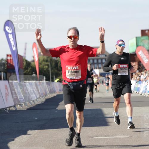 03.10.2025 - Köhlbrandbrückenlauf Jannik Wohlers http://msf.ph/oto/9113055 03.10.2025 13:01:09 Ziel 4039, 4140, 4407, 4425, 4512, 5779, 6614 meine-sportfotos.de