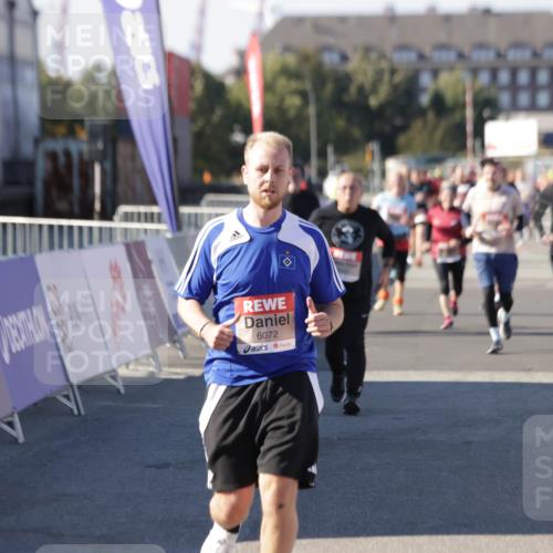 03.10.2025 - Köhlbrandbrückenlauf Jannik Wohlers http://msf.ph/oto/9113058 03.10.2025 13:31:39 Ziel 5057, 5065, 5171, 5222, 5425, 6072, 6103, 6297 meine-sportfotos.de