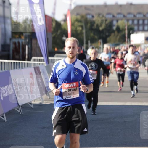 03.10.2025 - Köhlbrandbrückenlauf Jannik Wohlers http://msf.ph/oto/9113065 03.10.2025 13:31:39 Ziel 5057, 5065, 5171, 5222, 5425, 6072, 6103, 6297 meine-sportfotos.de