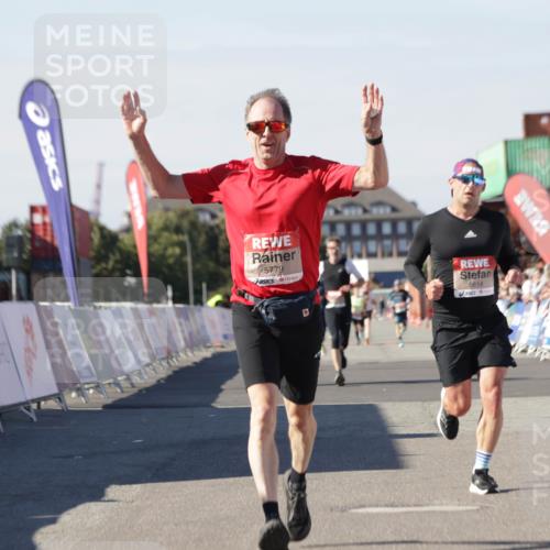 03.10.2025 - Köhlbrandbrückenlauf Jannik Wohlers http://msf.ph/oto/9113069 03.10.2025 13:01:09 Ziel 4039, 4140, 4407, 4425, 4512, 5779, 6614 meine-sportfotos.de