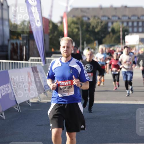 03.10.2025 - Köhlbrandbrückenlauf Jannik Wohlers http://msf.ph/oto/9113071 03.10.2025 13:31:39 Ziel 5057, 5065, 5171, 5222, 5425, 6072, 6103, 6297 meine-sportfotos.de