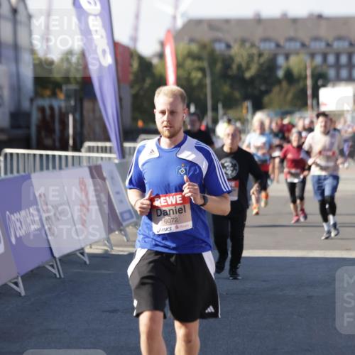 03.10.2025 - Köhlbrandbrückenlauf Jannik Wohlers http://msf.ph/oto/9113079 03.10.2025 13:31:39 Ziel 5057, 5065, 5171, 5222, 5425, 6072, 6103, 6297 meine-sportfotos.de