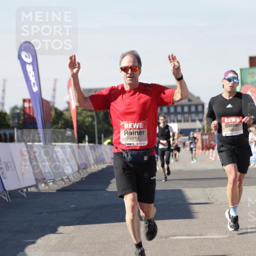 03.10.2025 - Köhlbrandbrückenlauf Jannik Wohlers http://msf.ph/oto/9113082 03.10.2025 13:01:09 Ziel 4039, 4140, 4407, 4425, 4512, 5779, 6614 meine-sportfotos.de