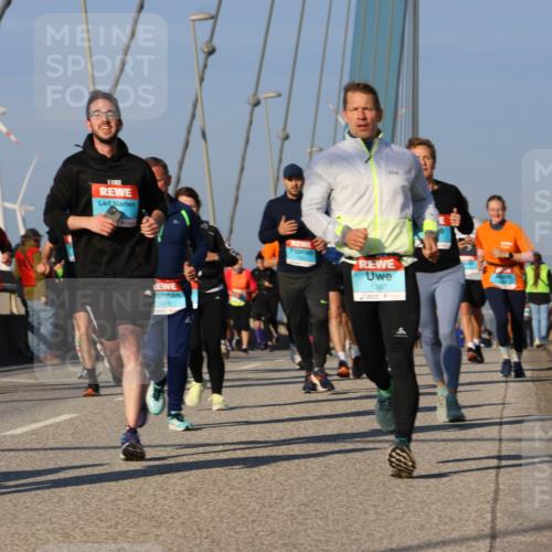 03.10.2025 - Köhlbrandbrückenlauf Strokosch-Dieckow http://msf.ph/oto/9113088 03.10.2025 09:47:03 Position 2 1367 meine-sportfotos.de