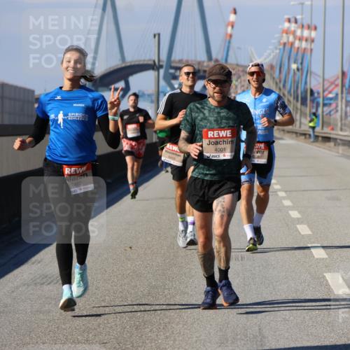 03.10.2025 - Köhlbrandbrückenlauf Strokosch-Dieckow http://msf.ph/oto/9113091 03.10.2025 12:42:55 Position 3 6410, 4001, 6480, 4028 meine-sportfotos.de