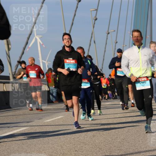 03.10.2025 - Köhlbrandbrückenlauf Strokosch-Dieckow http://msf.ph/oto/9113092 03.10.2025 09:47:03 Position 2 201 meine-sportfotos.de