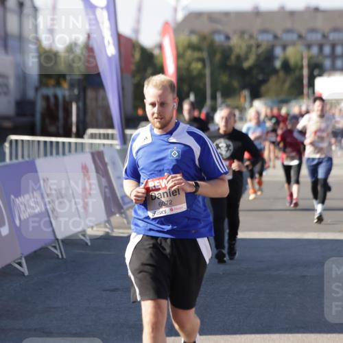 03.10.2025 - Köhlbrandbrückenlauf Jannik Wohlers http://msf.ph/oto/9113099 03.10.2025 13:31:39 Ziel 5057, 5065, 5171, 5222, 5425, 6072, 6103, 6297 meine-sportfotos.de