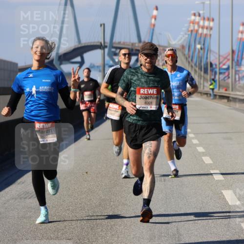 03.10.2025 - Köhlbrandbrückenlauf Strokosch-Dieckow http://msf.ph/oto/9113102 03.10.2025 12:42:55 Position 3 6480, 4001, 6410 meine-sportfotos.de