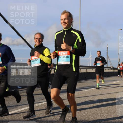 03.10.2025 - Köhlbrandbrückenlauf Strokosch-Dieckow http://msf.ph/oto/9113107 03.10.2025 09:47:04 Position 2 1201, 1558, 1464 meine-sportfotos.de