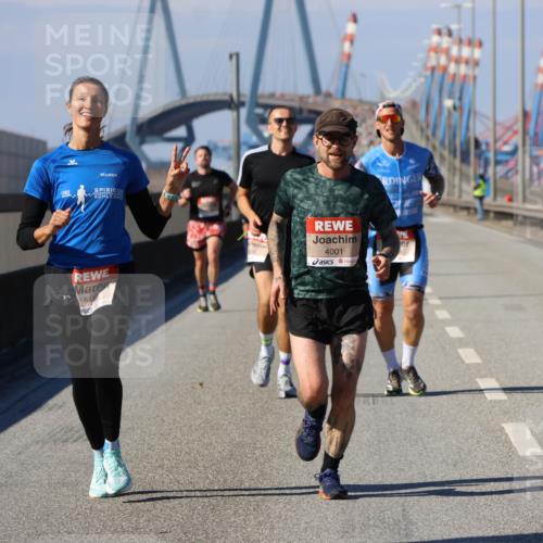 03.10.2025 - Köhlbrandbrückenlauf Strokosch-Dieckow http://msf.ph/oto/9113109 03.10.2025 12:42:55 Position 3 1980, 648, 4001 meine-sportfotos.de