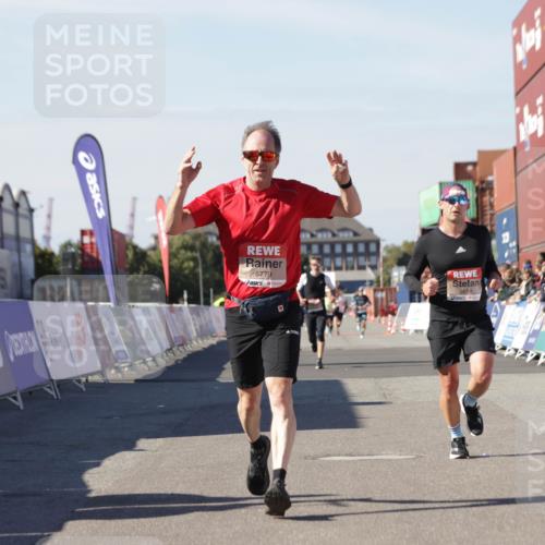 03.10.2025 - Köhlbrandbrückenlauf Jannik Wohlers http://msf.ph/oto/9113110 03.10.2025 13:01:09 Ziel 4039, 4140, 4407, 4425, 4512, 5779, 6614 meine-sportfotos.de
