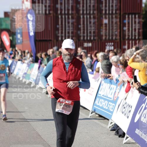 03.10.2025 - Köhlbrandbrückenlauf Jannik Wohlers http://msf.ph/oto/9113113 03.10.2025 13:31:41 Ziel 5057, 5065, 5171, 5222, 6072, 6103, 6297 meine-sportfotos.de