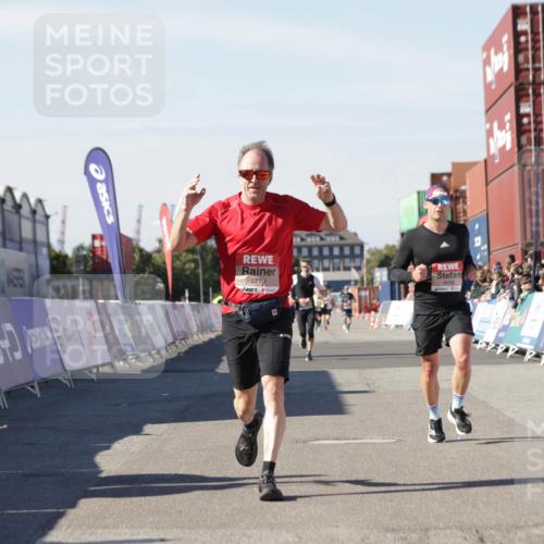 03.10.2025 - Köhlbrandbrückenlauf Jannik Wohlers http://msf.ph/oto/9113117 03.10.2025 13:01:09 Ziel 4039, 4140, 4407, 4425, 4512, 5779, 6614 meine-sportfotos.de