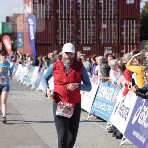 03.10.2025 - Köhlbrandbrückenlauf Jannik Wohlers http://msf.ph/oto/9113121 03.10.2025 13:31:41 Ziel 5057, 5065, 5171, 5222, 6072, 6103, 6297 meine-sportfotos.de