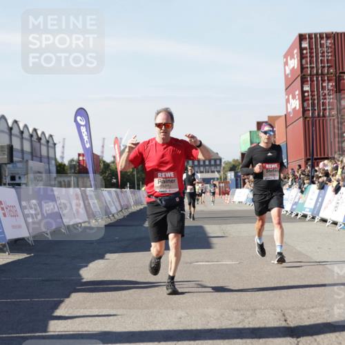 03.10.2025 - Köhlbrandbrückenlauf Jannik Wohlers http://msf.ph/oto/9113125 03.10.2025 13:01:09 Ziel 4039, 4140, 4407, 4425, 4512, 5779, 6614 meine-sportfotos.de