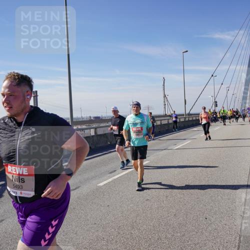 03.10.2025 - Köhlbrandbrückenlauf Michael Burmester http://msf.ph/oto/9113130 03.10.2025 12:55:01 Position 2 5493, 7777 meine-sportfotos.de