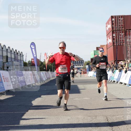 03.10.2025 - Köhlbrandbrückenlauf Jannik Wohlers http://msf.ph/oto/9113134 03.10.2025 13:01:09 Ziel 4039, 4140, 4407, 4425, 4512, 5779, 6614 meine-sportfotos.de
