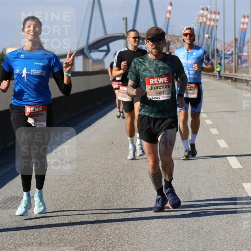03.10.2025 - Köhlbrandbrückenlauf Strokosch-Dieckow http://msf.ph/oto/9113135 03.10.2025 12:42:56 Position 3 6410, 80, 4001 meine-sportfotos.de