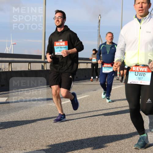 03.10.2025 - Köhlbrandbrückenlauf Strokosch-Dieckow http://msf.ph/oto/9113138 03.10.2025 09:47:07 Position 2 3672, 1805, 1367, 3711 meine-sportfotos.de
