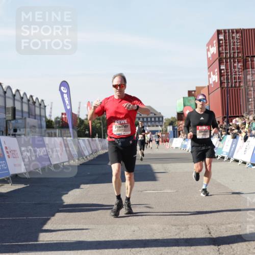 03.10.2025 - Köhlbrandbrückenlauf Jannik Wohlers http://msf.ph/oto/9113139 03.10.2025 13:01:09 Ziel 4039, 4140, 4407, 4425, 4512, 5779, 6614 meine-sportfotos.de
