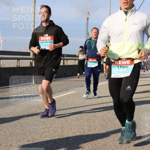 03.10.2025 - Köhlbrandbrückenlauf Strokosch-Dieckow http://msf.ph/oto/9113142 03.10.2025 09:47:07 Position 2 3672, 1805, 1367, 3711 meine-sportfotos.de