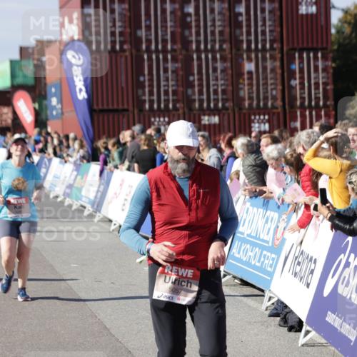 03.10.2025 - Köhlbrandbrückenlauf Jannik Wohlers http://msf.ph/oto/9113143 03.10.2025 13:31:42 Ziel 4415, 4416, 5057, 5065, 5171, 5222, 6072, 6103, 6297 meine-sportfotos.de