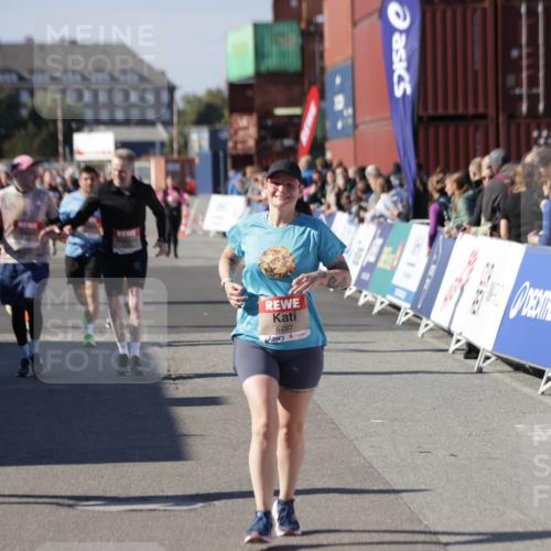 03.10.2025 - Köhlbrandbrückenlauf Jannik Wohlers http://msf.ph/oto/9113148 03.10.2025 13:31:43 Ziel 4415, 4416, 5057, 5171, 6072, 6103, 6297, 6452 meine-sportfotos.de