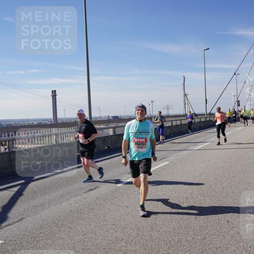 03.10.2025 - Köhlbrandbrückenlauf Michael Burmester http://msf.ph/oto/9113150 03.10.2025 12:55:01 Position 2 5506 meine-sportfotos.de