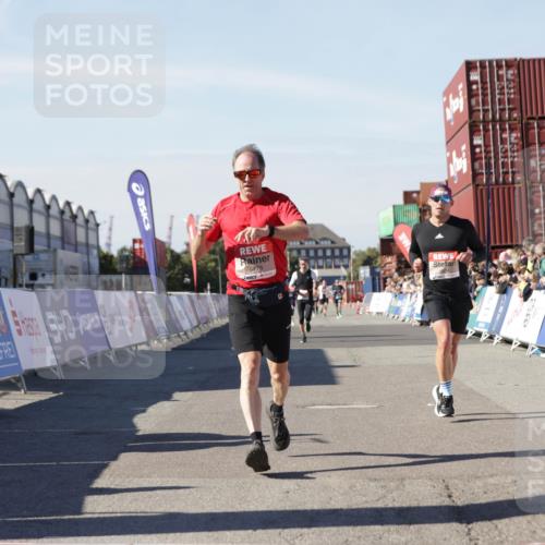03.10.2025 - Köhlbrandbrückenlauf Jannik Wohlers http://msf.ph/oto/9113153 03.10.2025 13:01:10 Ziel 4039, 4140, 4407, 4425, 4512, 4737, 5779, 6614 meine-sportfotos.de