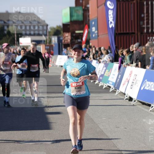 03.10.2025 - Köhlbrandbrückenlauf Jannik Wohlers http://msf.ph/oto/9113154 03.10.2025 13:31:43 Ziel 4415, 4416, 5057, 5171, 6072, 6103, 6297, 6452 meine-sportfotos.de